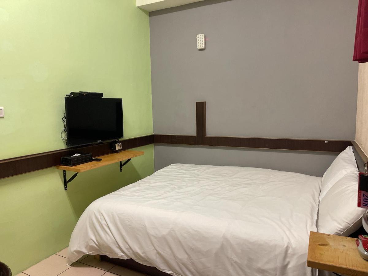 פולי Forever Happiness Hostel מראה חיצוני תמונה