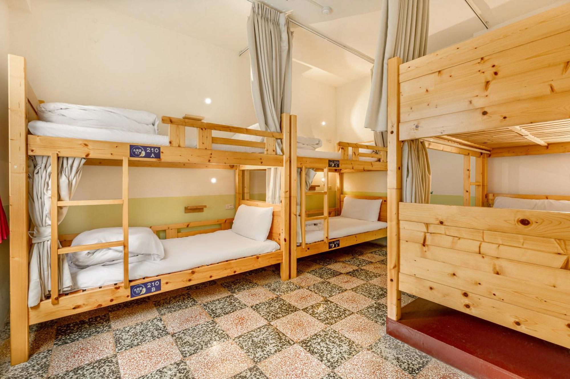 פולי Forever Happiness Hostel מראה חיצוני תמונה